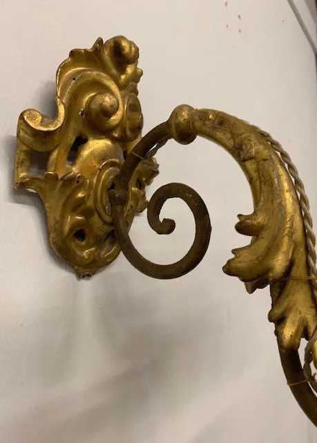 Coppia di punti luce in metallo e legno dorato-photo-4