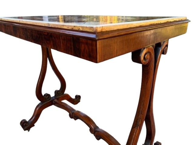 Tavolino con piano a tarsie di marmi policromi-photo-4