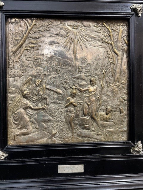 Pannello in rame sbalzato ed argentato in cornice ebanizzata con fregi in argento-photo-2