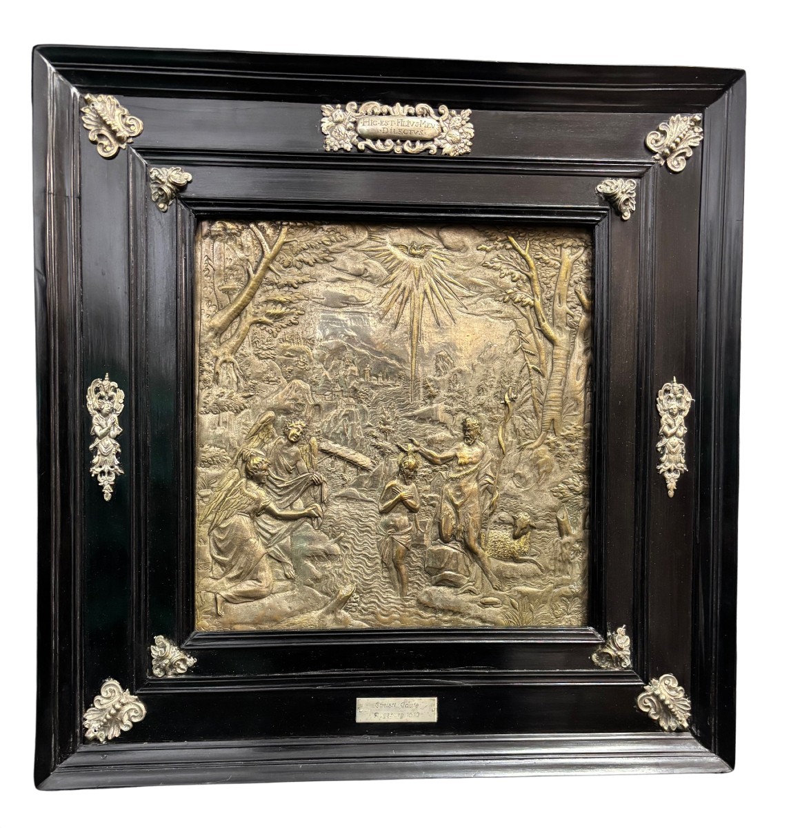 Pannello in rame sbalzato ed argentato in cornice ebanizzata con fregi in argento
