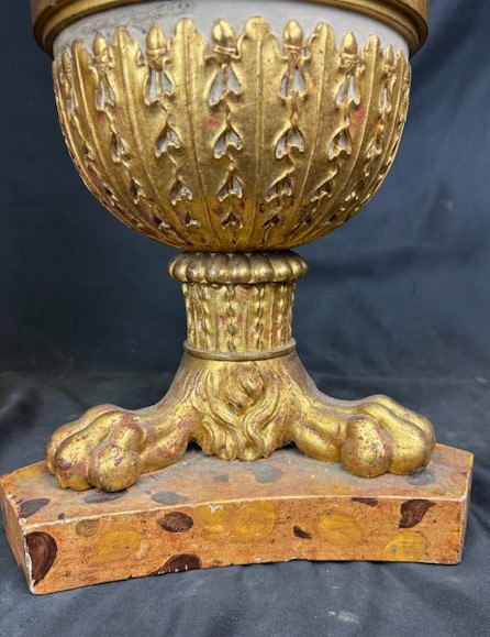 Coppia di gueridons in legno laccato e dorato-photo-3