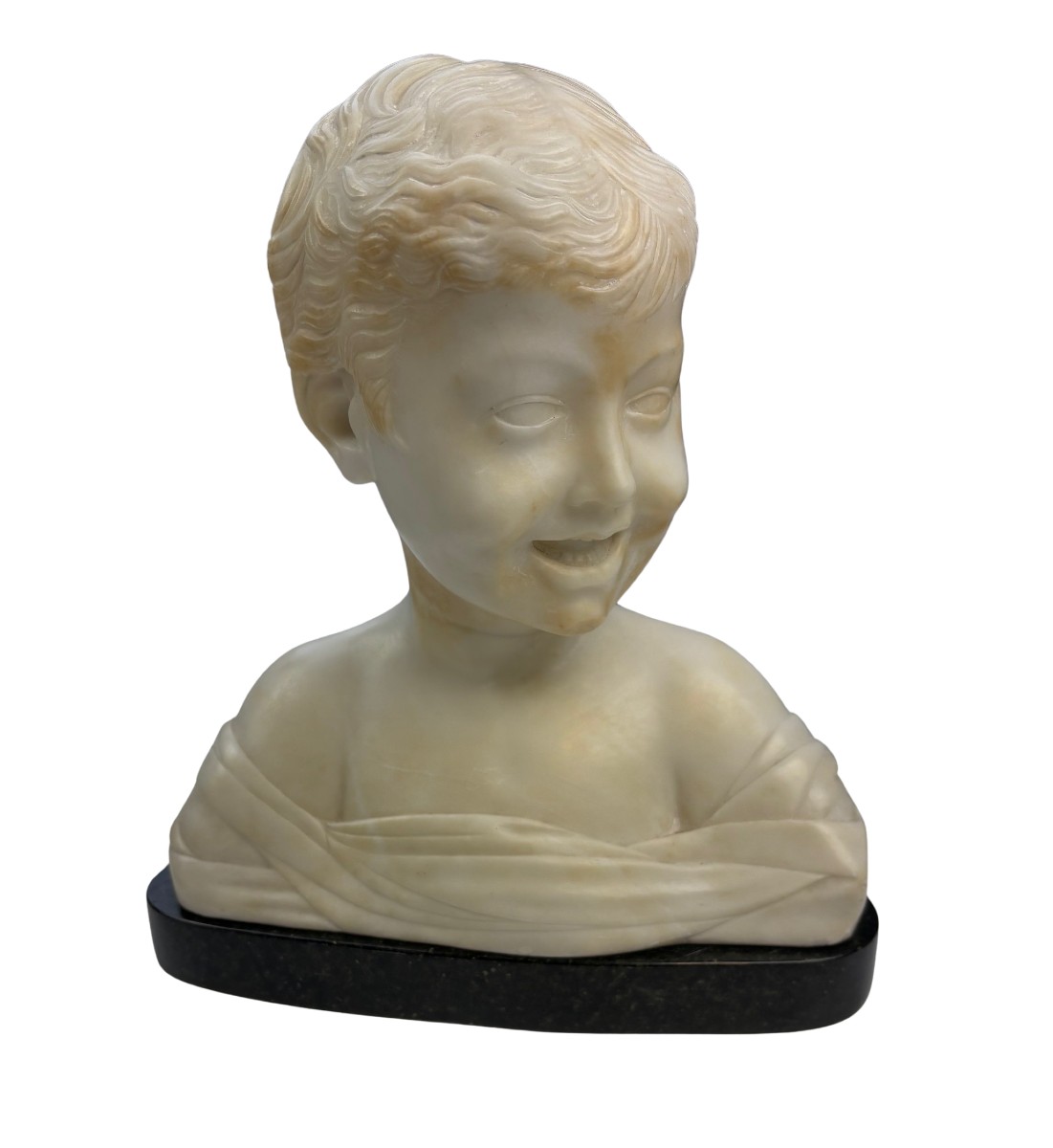Busto di fanciullo in marmo che ride