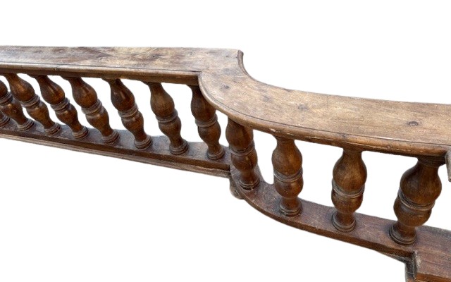 coppia di balaustre in noce sagomate-photo-1