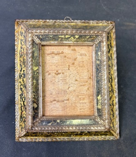 Coppia di cornici in legno dorato e vetri decorati con torchon-photo-2