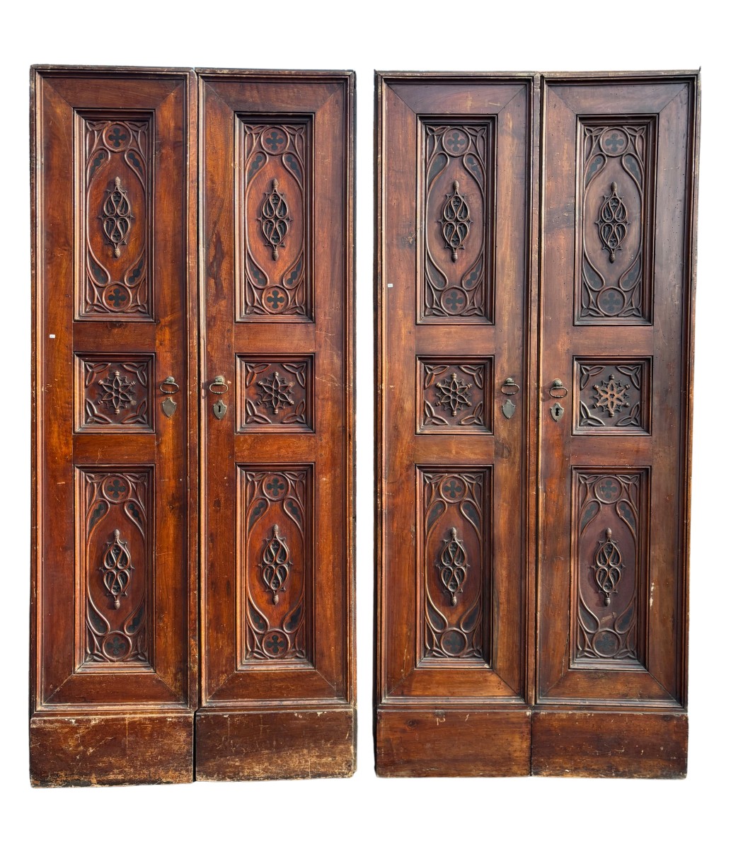 Coppia di porte in noce di provenienza lombarda