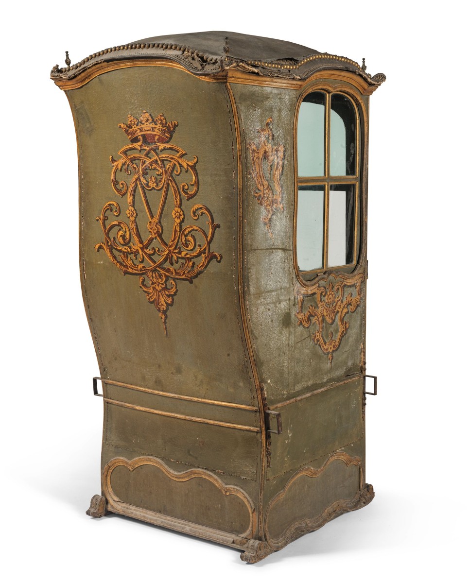 Portantina in legno e tela dipinta con monogramma coronato-photo-2