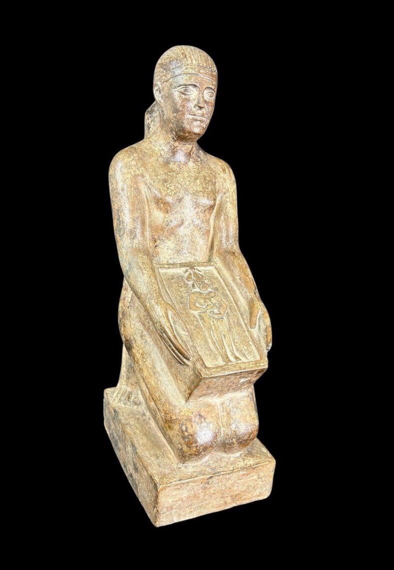 Scultura in terracotta raffigurante lo scriba seduto