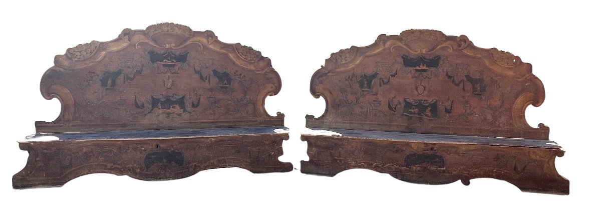 Coppia di panche da palazzo in legno dipinto 