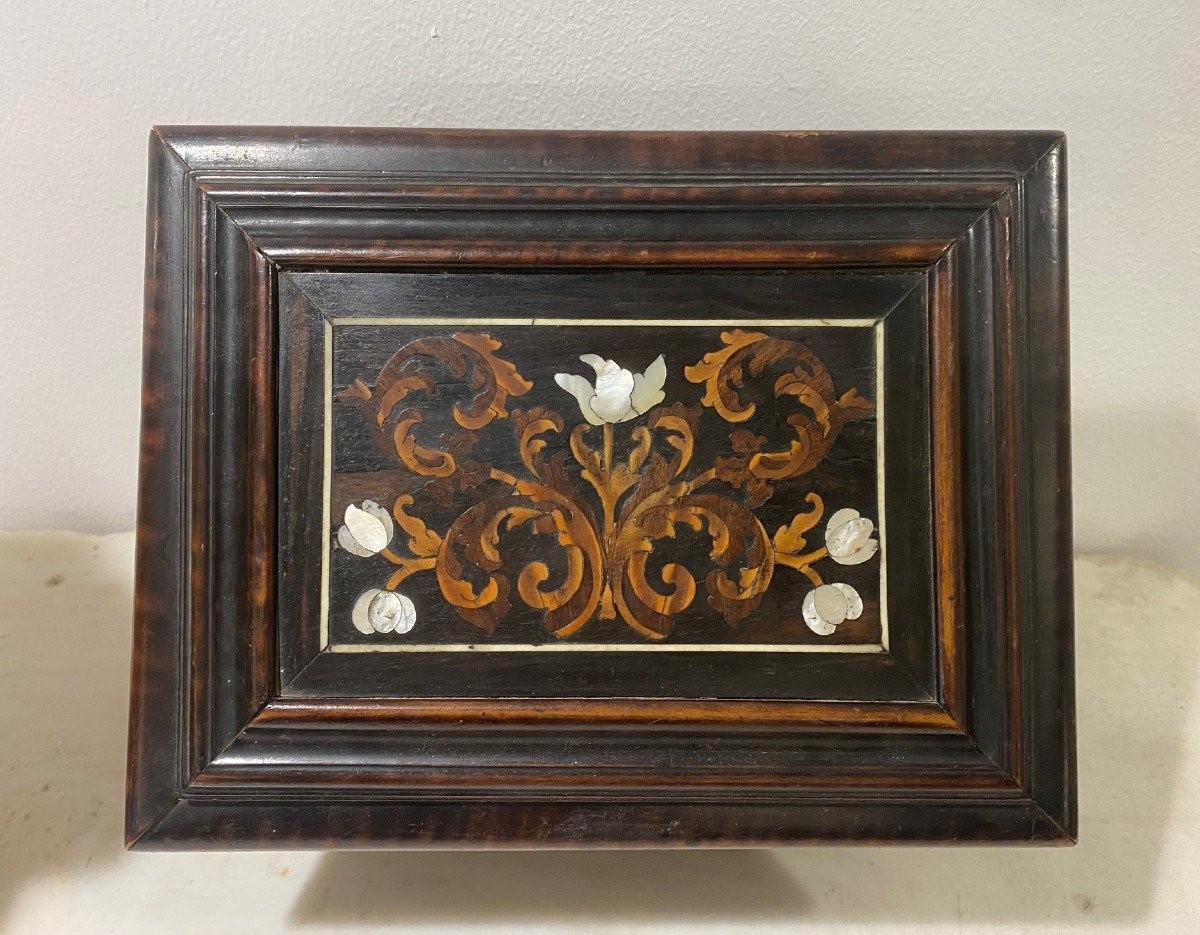 Cofanetto in noce intarsiato in legni pregiati e madreperla,Firenze-photo-2