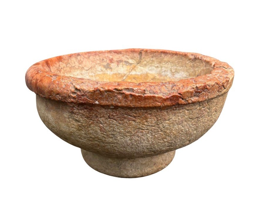 piccola acquasantiera in marmo rosa