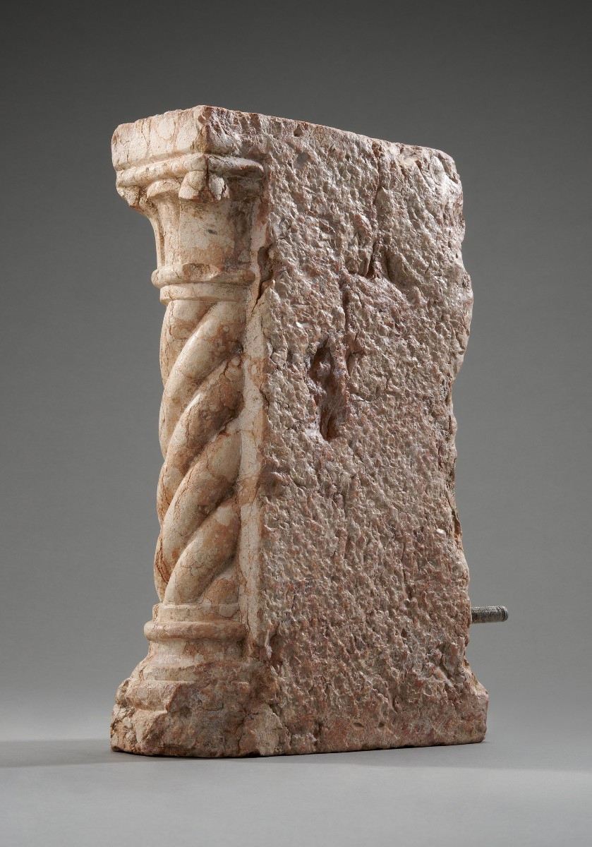 lesena con colonna tortile in marmo rosso di Verona-photo-2