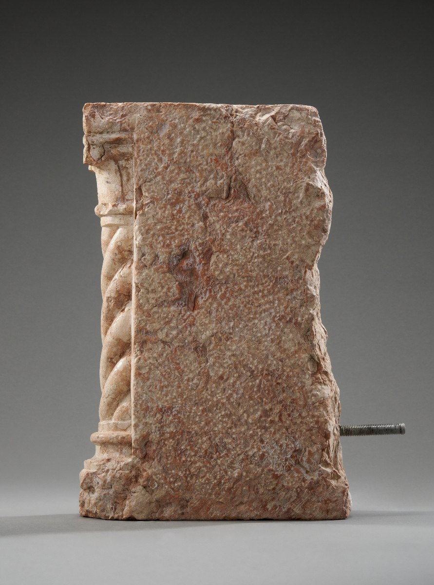 lesena con colonna tortile in marmo rosso di Verona-photo-3