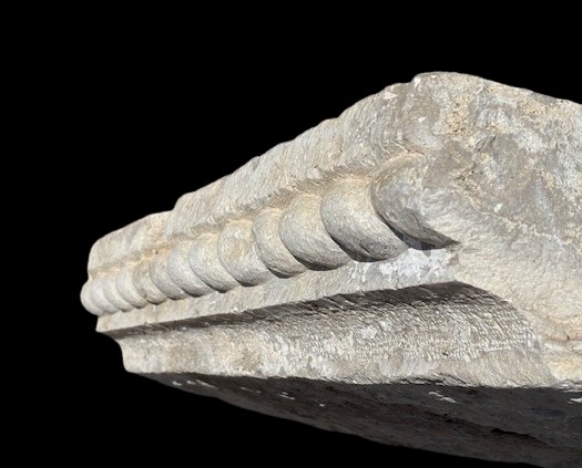 Frammento di fregio veneziano  in marmo bianco d'Istria-photo-1