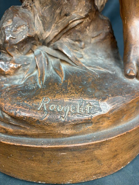 Scultura in terracotta raff. una Ninfa che osserva una coppia di colombe firmata "Rougelet"-photo-2