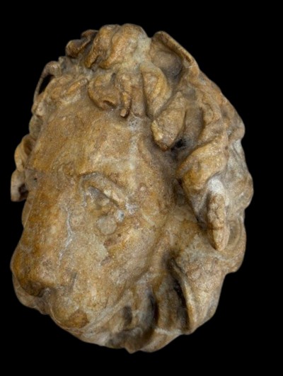Mascherone da fontana in marmo giallo -photo-3