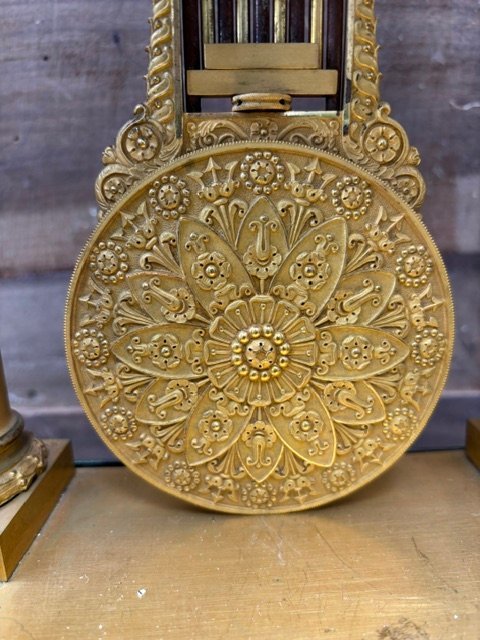 OROLOGIO A PORTICO IN BRONZO DORATO DI EPOCA IMPERO.-photo-2