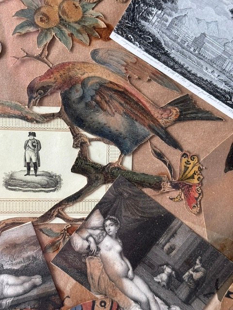 Collage di diverse figure in carta applicate su tela, in cornice coeva dell'800,-photo-3