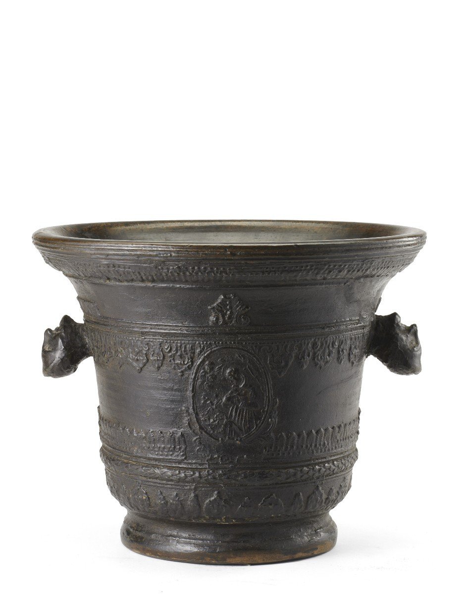 Mortaio in bronzo firmato e datato " Francis Pelloli manu petri Ruffinis 1779 "