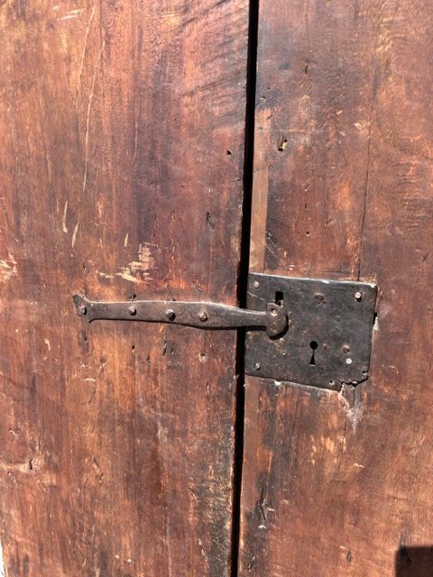 Porta a 2 battenti in noce con formelle con ferramenta originali , Umbria-photo-3