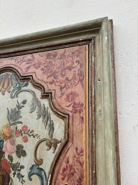Porta in legno dipinto con cornici intagliate e dorate -photo-1