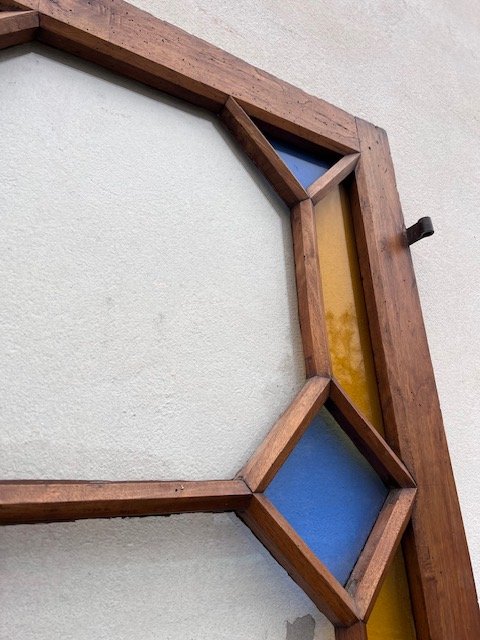 Porta in noce con pannello diamantato e con parte superiore a vetri colorati  -photo-3