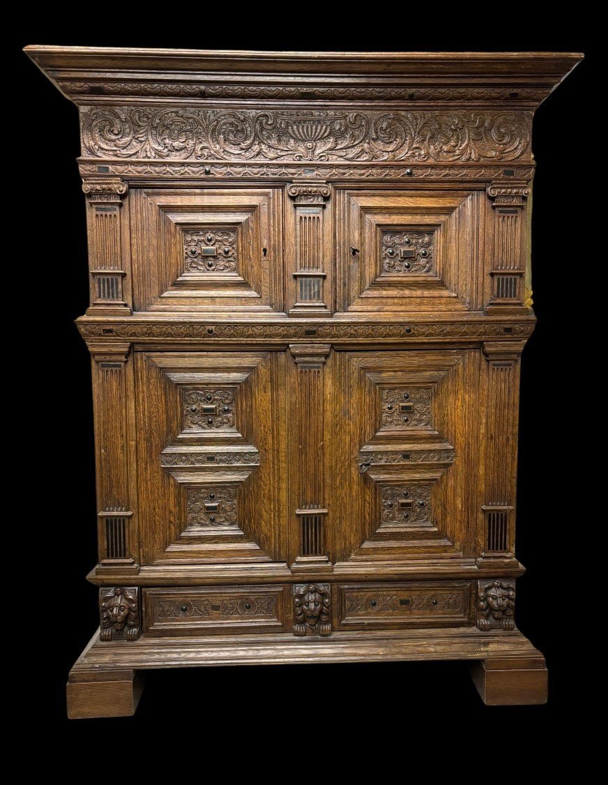 grande credenza francese in rovere scolpito con decori ebanizzati
