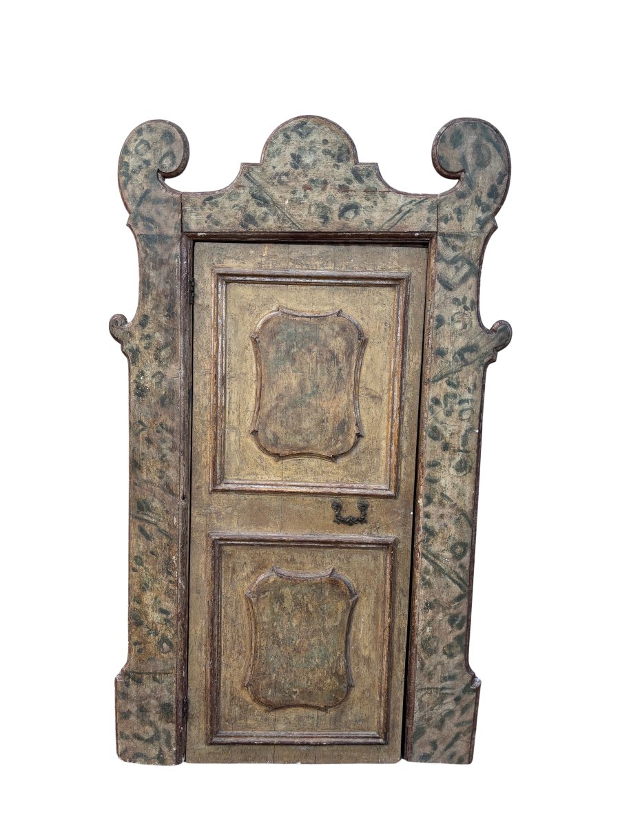 Porta laccata con formelle su entrambe le facciate e con telaio sagomato, Marche 