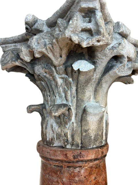 Coppia di colonne veneziane in marmo rosa di Verona con capitelli in pietra -photo-2