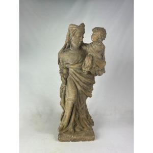 Scultura in pietra raffigurante Madonna col Bambino