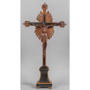 scultura in bosso e legno ebanizzato raffigurante Cristo in croce