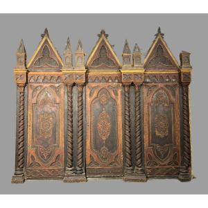 Boiserie con 3 porte di  gusto neogotico