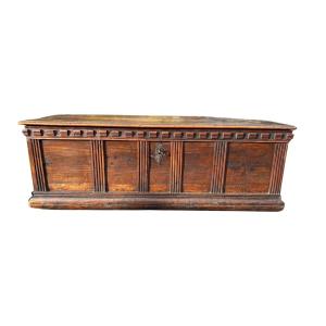 Cassone piemontese in noce (restauri)
