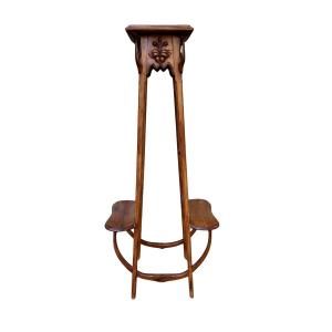 trespolo in legno intagliato