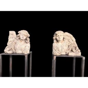 coppia di sculture in pietra raffiguranti angeli