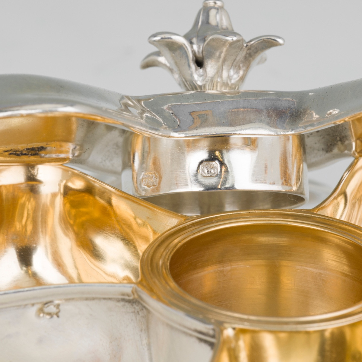 Coppia di saliere con corpi sagomati a motivo di trifoglio-photo-1