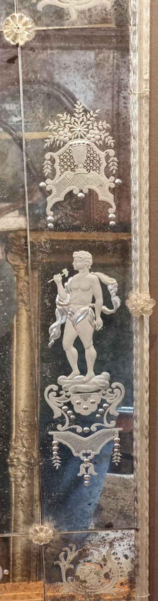 Specchiera veneziana d’inizio Novecento con vetri incisi e molati a mano-photo-3