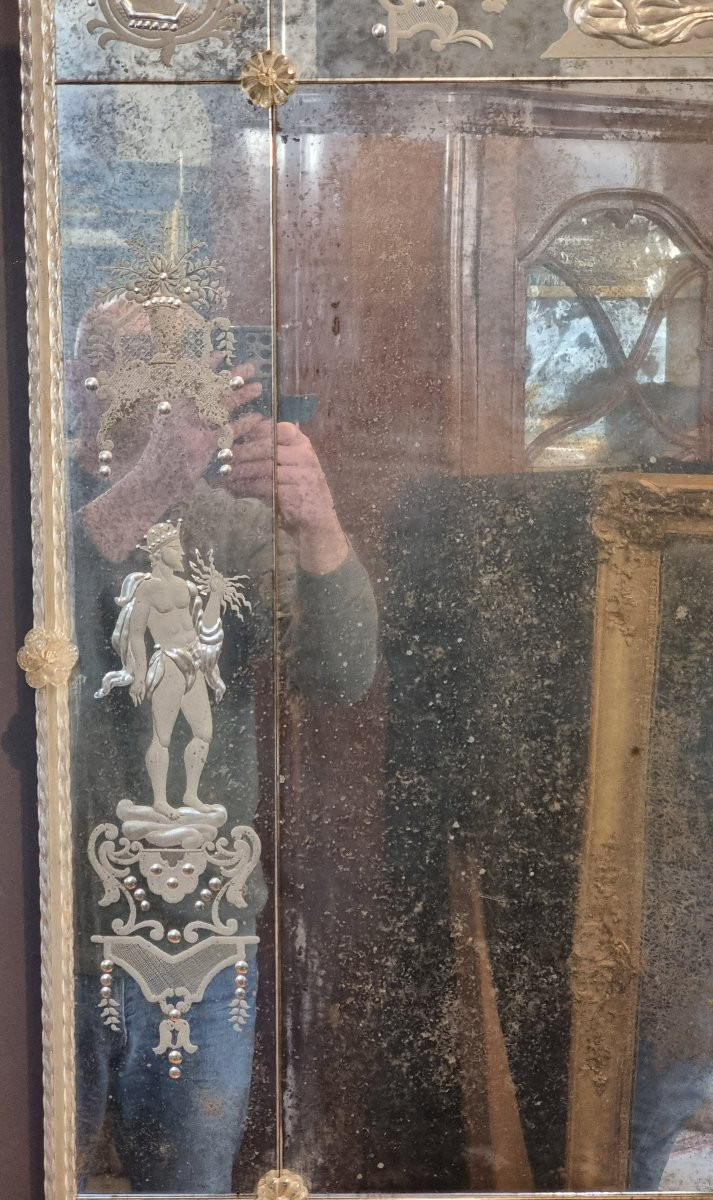 Specchiera veneziana d’inizio Novecento con vetri incisi e molati a mano-photo-6