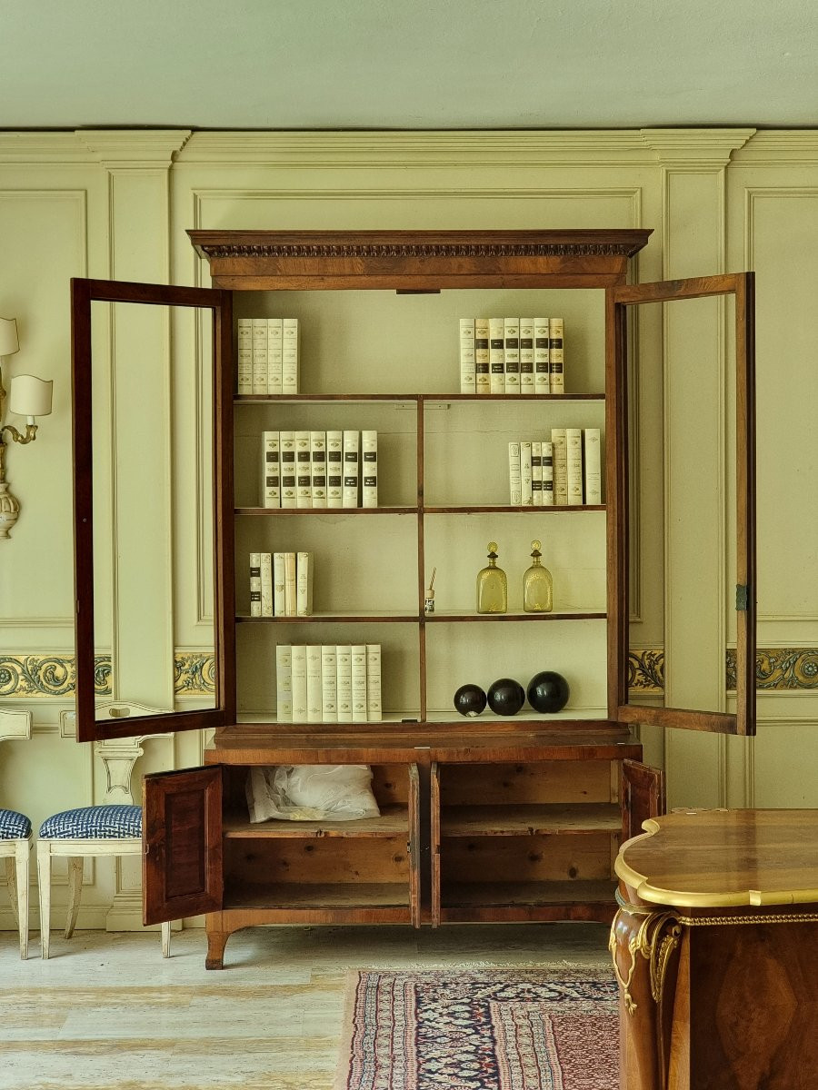Coppia di credenze librerie a due corpi in noce intagliato – Veneto, primi decenni del XIX seco-photo-3