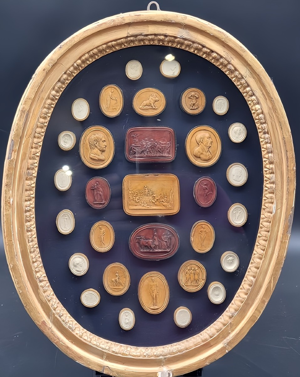 Cornice ovale con impronte in scagliola – fine XVIII / inizi XIX secolo
