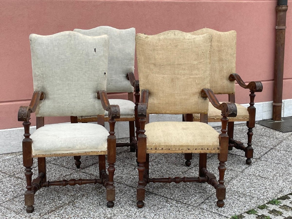 Raro gruppo di quattro seggioloni veneti in noce, inizio XVIII secolo-photo-1