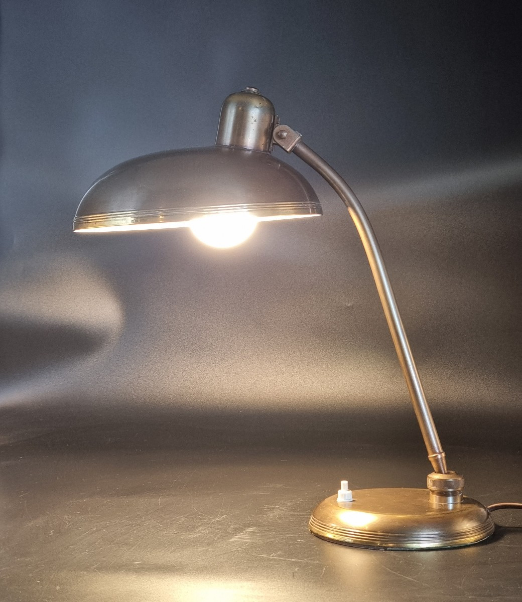 Lampada da tavolo ministeriale attribuita a Giovanni Michelucci per Lariolux – Italia, anni '40