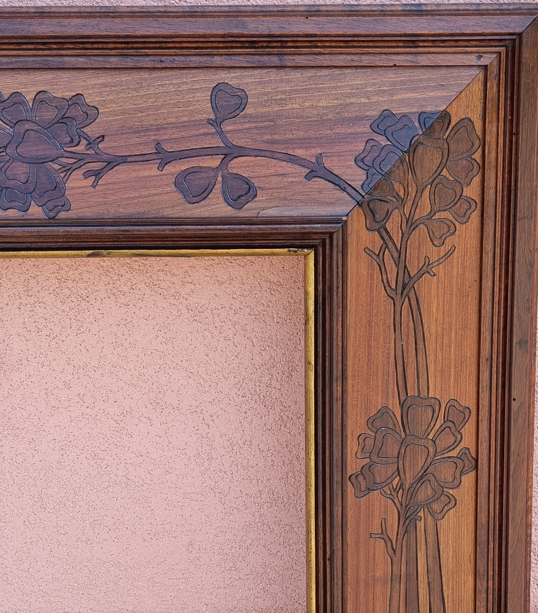Coppia di cornici Liberty / Art Nouveau in noce intagliato – Inizio XX secolo