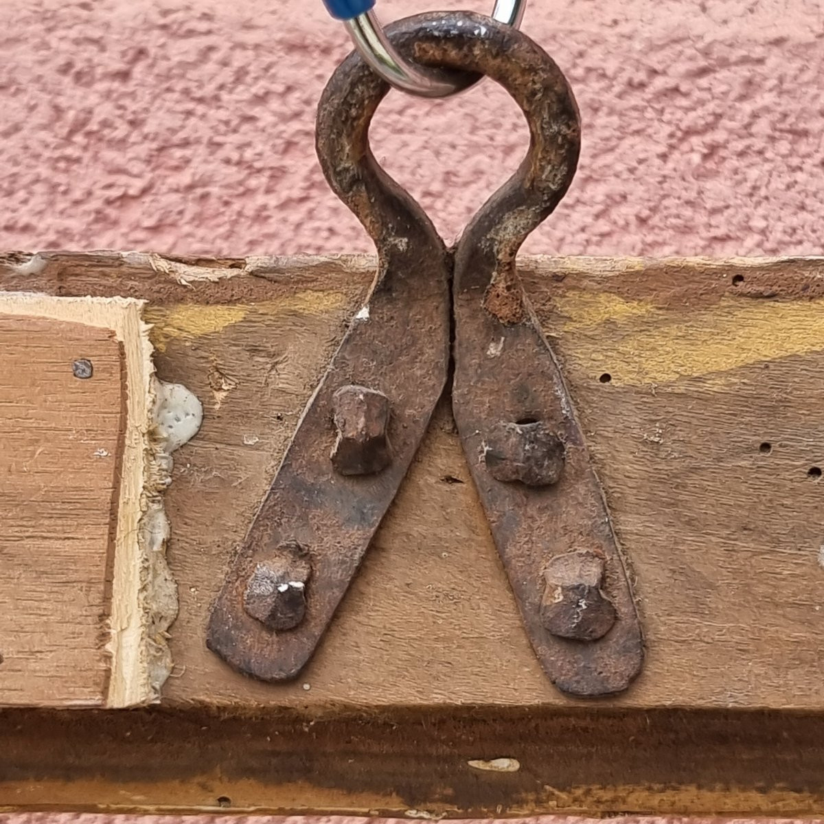 Coppia di cornici emiliane in legno argentato, prima metà del Settecento-photo-2