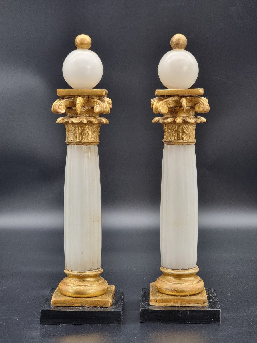 Coppia di eleganti colonne neoclassiche in alabastro e legno dorato, inizi XIX secolo-photo-2