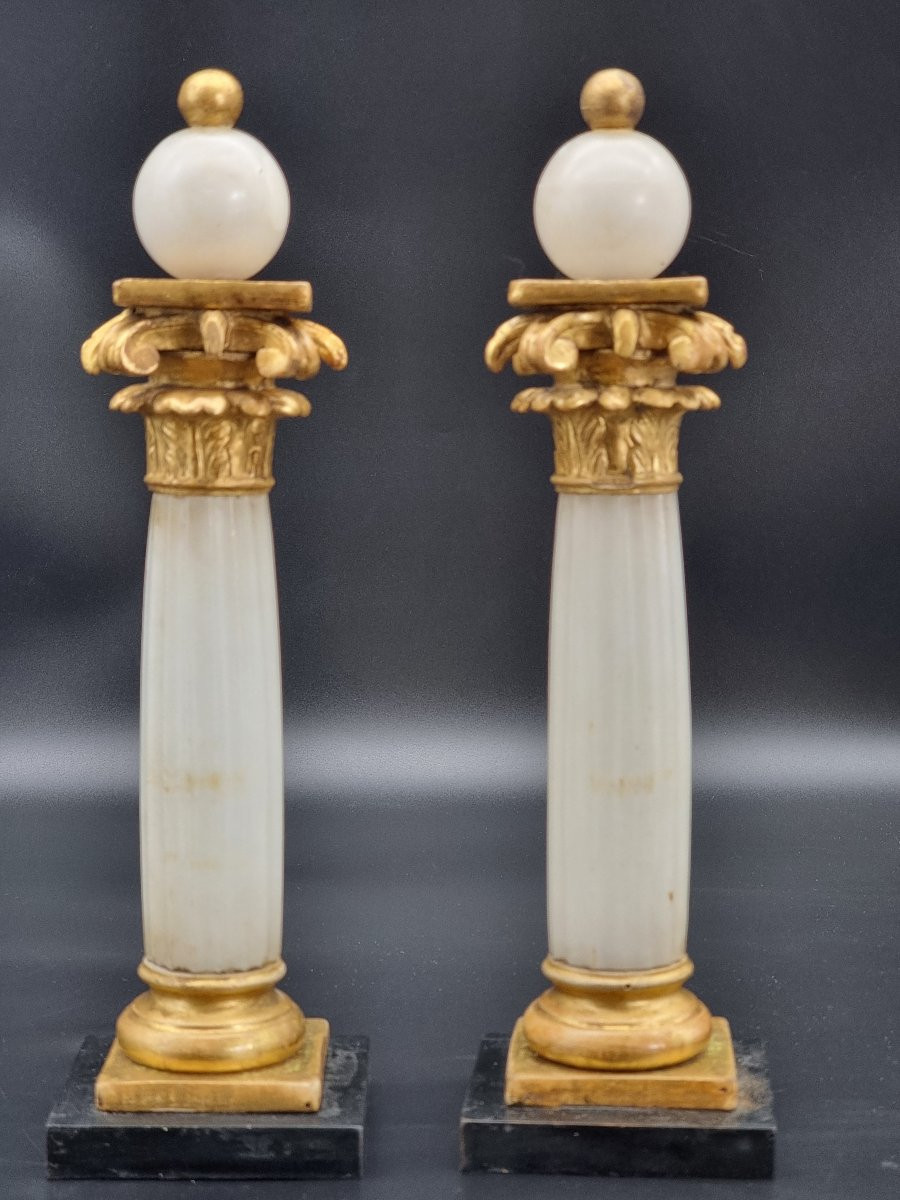 Coppia di eleganti colonne neoclassiche in alabastro e legno dorato, inizi XIX secolo-photo-3