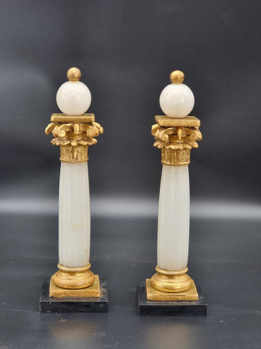 Coppia di eleganti colonne neoclassiche in alabastro e legno dorato, inizi XIX secolo-photo-4