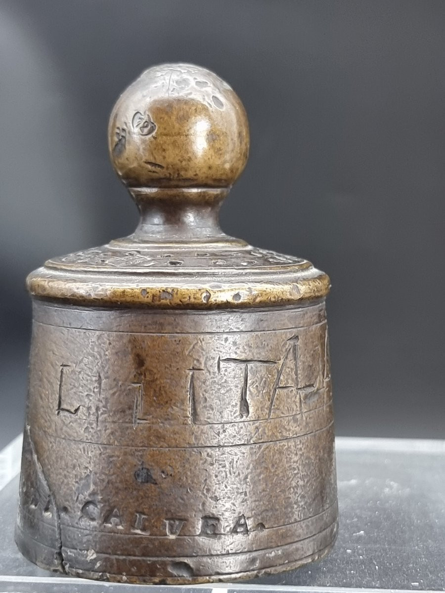 Peso da bilancia veneziano in bronzo con leone marciano – “Quarto di Calvea”-photo-4