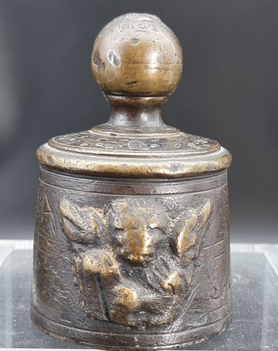 Peso da bilancia veneziano in bronzo con leone marciano – “Quarto di Calvea”