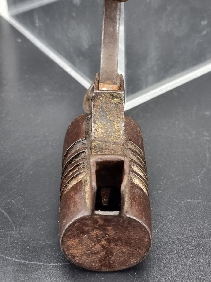 Lucchetto tedesco in ferro battuto con chiave originale – XVIII secolo-photo-3