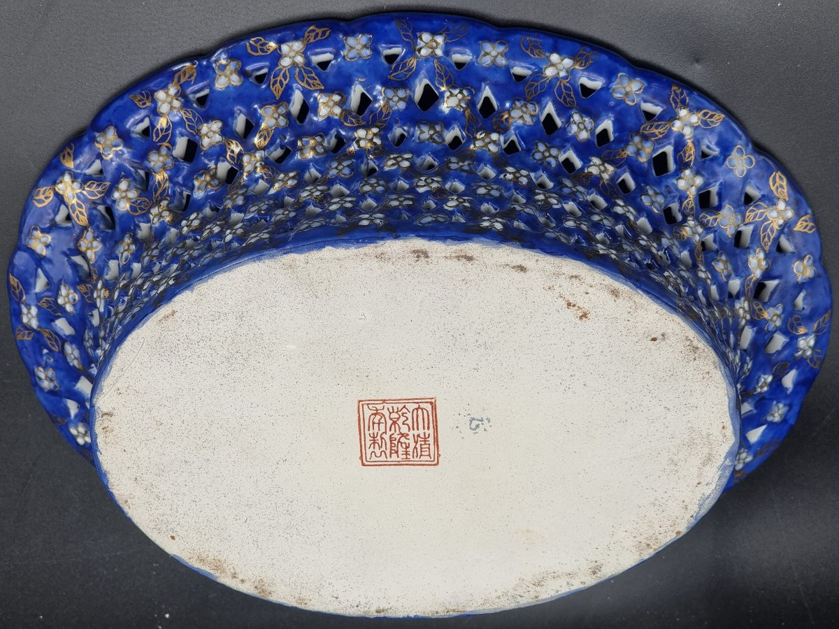 Ciotola traforata in porcellana blu e oro con sigillo apocrifo Qianlong – Cina, inizi XX secolo-photo-1